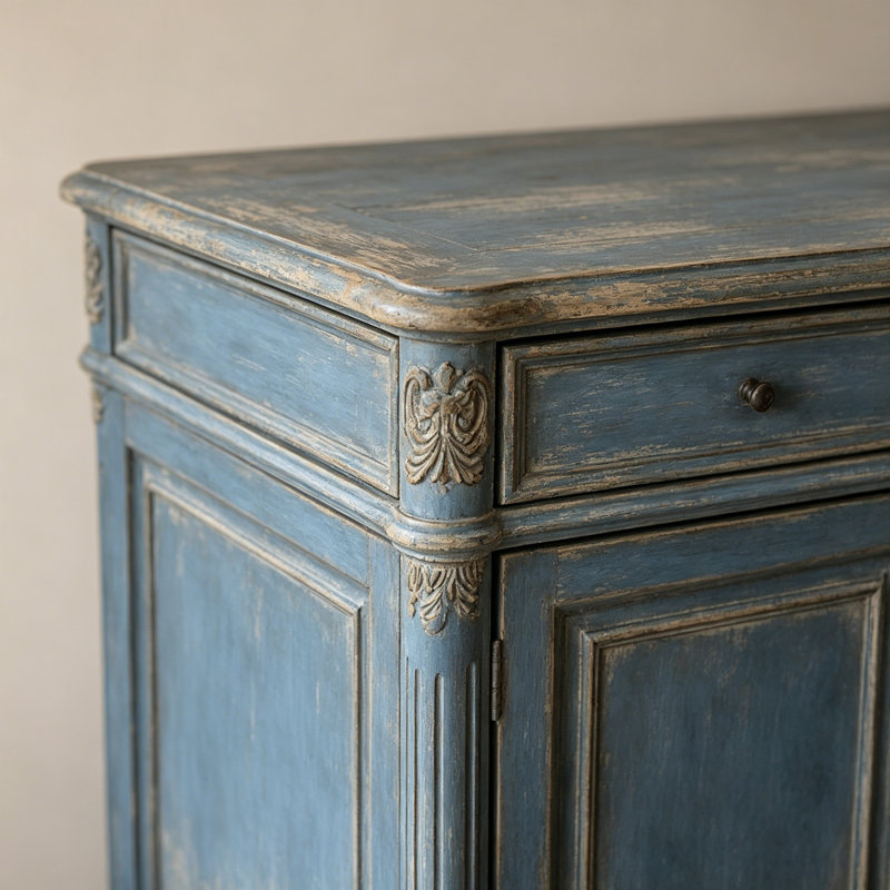 Armoire de vestibule bleu français vieilli