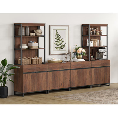 Buffet moderne avec 3 niveaux et 4 armoires, buffet en bois avec tablettes réglables et pieds en métal noir pour la salle à manger ou la cuisine