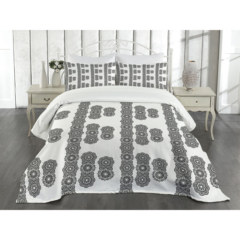 Ambesonne Oriental Bedspread Mandala Pattern White Black, King Coverlet/Bedspread + 2 Pillow Shams