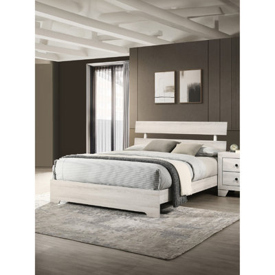 Lit plateforme très rustique de style contemporain avec structure à profil bas, finition blanchie, pièce de chambre à coucher dans une boîte, meubles en bois massif délavé