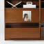 Brun massif + bois manufacturé + vitrines