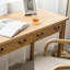 Bureau simple et rétro en bois massif