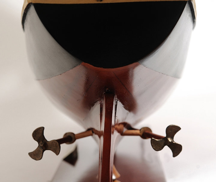 Grand bateau miniature Bluenose Ii, H 33 po x l 38 po x P 6,5 po