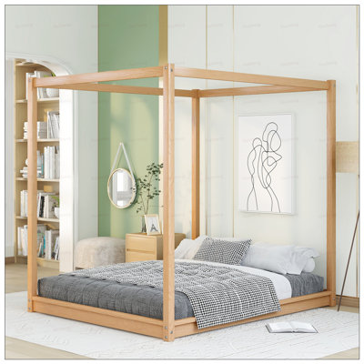 Charmant grand lit plateforme à baldaquin pour une décoration de chambre à coucher élégante et confortable