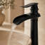 Vase cascade simple noir mat, poignée simple avec bonde VanoFall-97742741