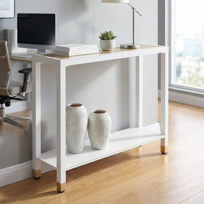 Console moderne à deux niveaux en verre et en métal avec décor doré, canapé étroit avec tablettes pour le couloir, l'entrée, le salon, le vestibule, le couloir et le bureau