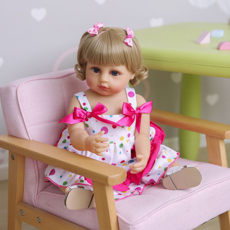 Poupée fille nouveau-né