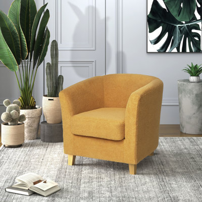 Élégante chaise jaune moutarde pour le salon - Revêtement en tissu doux, rembourrage confortable du fauteuil de la salle de séjour, structure contemporaine en bois de bouleau