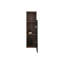 Armoire de salle de bain chic avec textures élégantes et rangement intelligent