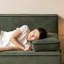 Coussin en velours côtelé vert