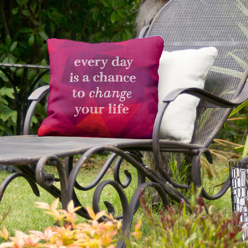 Coussin décoratif intérieur/extérieur change your life, 16 po x 16 po, Rubellite