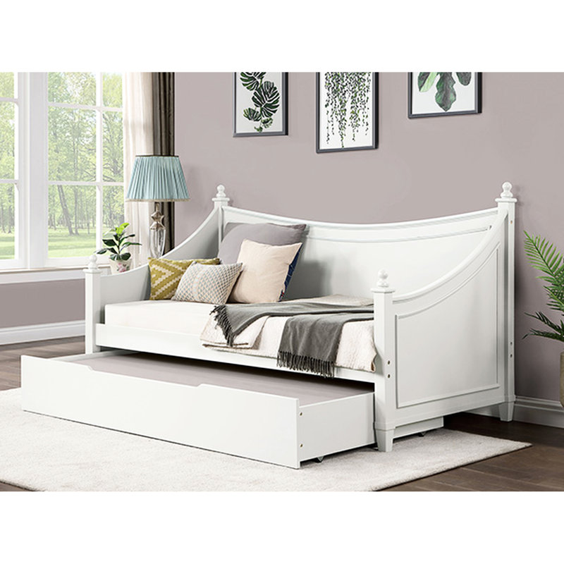 Lit de jour simple transitionnel avec finition blanche, moulures, faiteaux en bois massif et bois d'ingénierie, installation pour matelas pour les petits espaces de style, détails, structure,