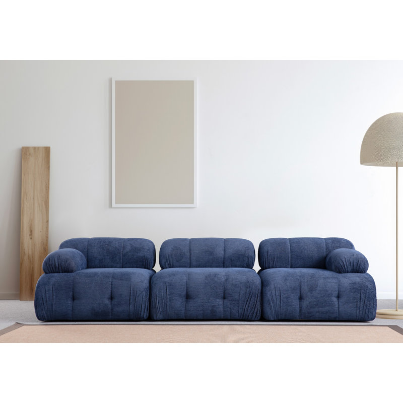 Élégant canapé 3 places bleu nuit, 114,2 po x 37,4 po x 29,5 po | Structure durable en bois de hêtre et en carton, tissu doux 100% polyester | 28 sièges confortables en mousse, pieds en plastique noir | Parfait pour les salons modernes
