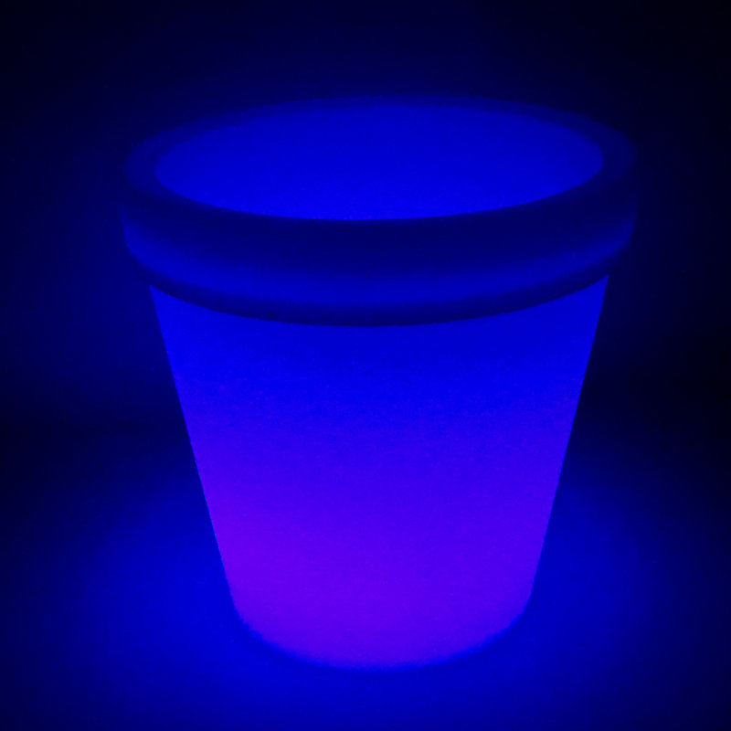 Pot à fleurs en plastique 