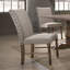 Chaise de salle à manger rembourrée avec garniture cloutée
