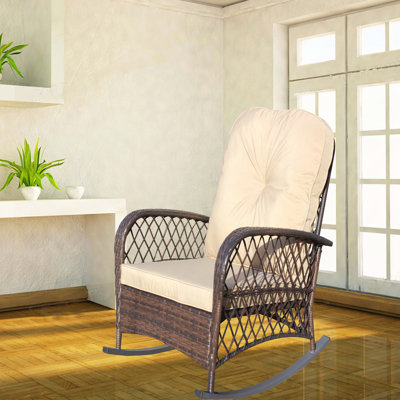 Chaise berçante en osier pour l'extérieur