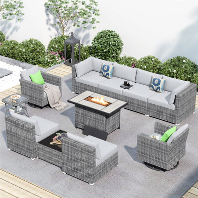 Ensemble modulaire d'extérieur en osier 8 saisons avec coussins, chaises berçantes pivotantes et foyer d'extérieur