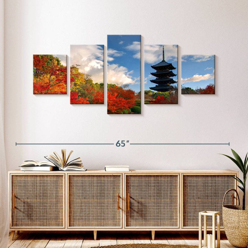 Toji Tower Autumn Landscape, H 24 po x l 55 po