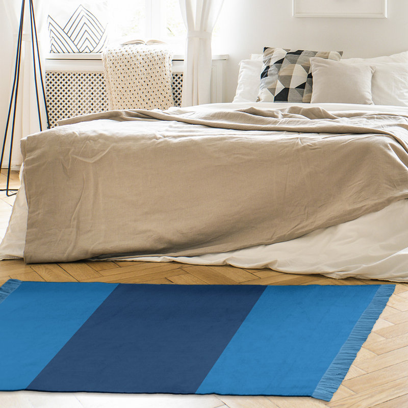 Tapis à rayures 4,6 pi x 5,5 po à surface bleu/bleu marine