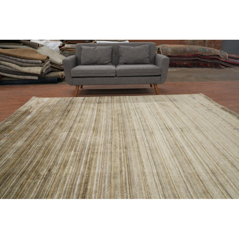 Tapis polyvalent de style Gabbeh 9 x 9 avec des embellissements subtilement élégants
