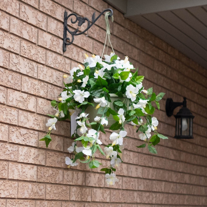Arrangement floral d'hibiscus dans un panier, Blanc