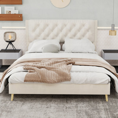 Lit rembourré en velours luxueux avec structure robuste pour un confort accru et un design élégant de la chambre principale