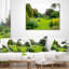 Coussin plante et fleurs dans le jardin-4257078-4257074