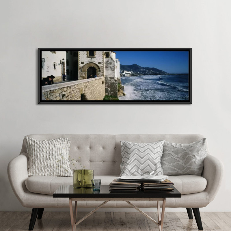 Sitges, Espagne - reproduction de photo sur toile, H 24 po x l 72 po x P 1,5 po, Toile avec cadre noir