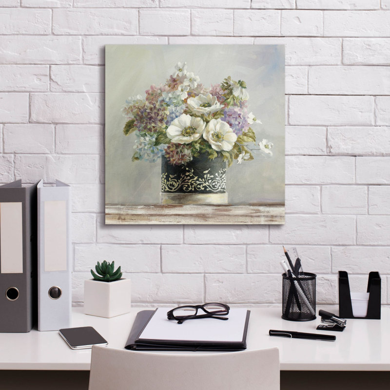 «Anemones In Black and White Hatbox» par Danhui Nai, art mural sur toile, H 18 po x l 18 po