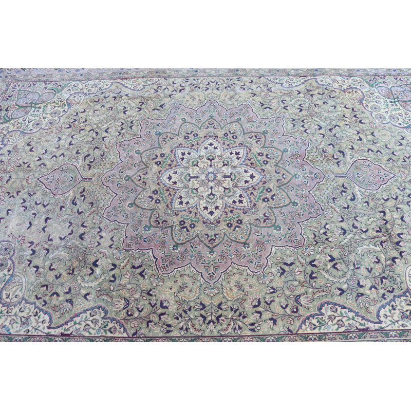 Charmant tapis turc rétro idéal pour rehausser votre décor