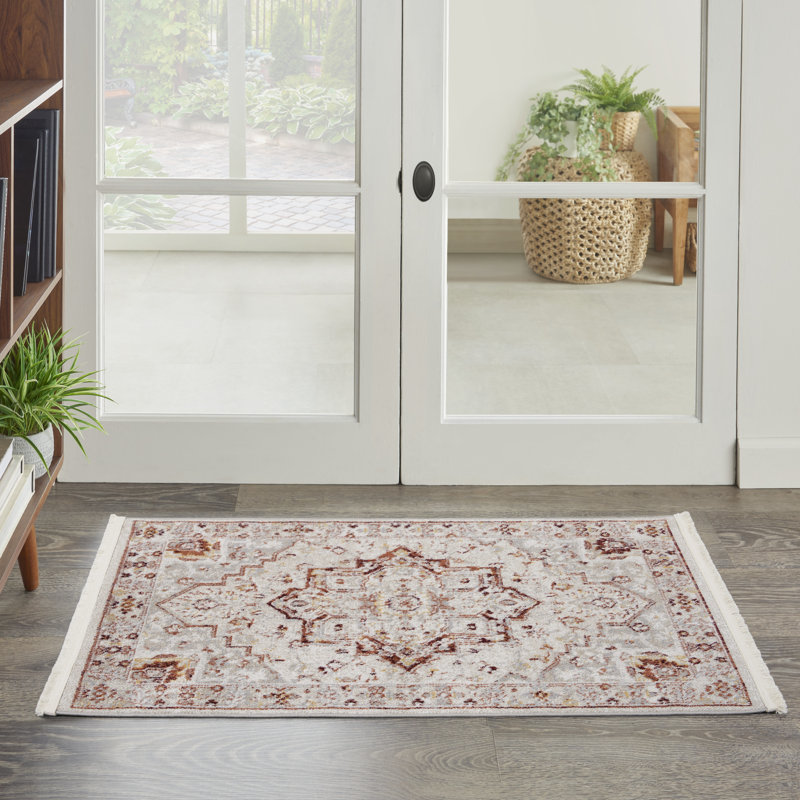 Tapis traditionnel rouge Merry Farmhouse, Rectangle 2 pi 2 po x 3 pi 9 po
