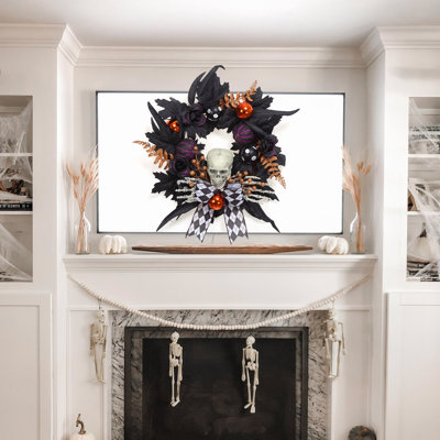 Couronne gothique d'Halloween de 50 cm avec décorations de mains de squelette et de citrouille pour porte d'entrée