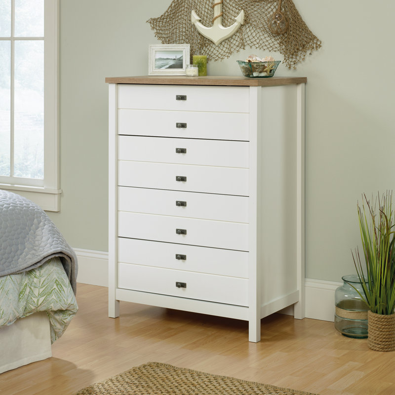 Mukilteo 32.44'' W 4 - Drawer Dresser, Soft White