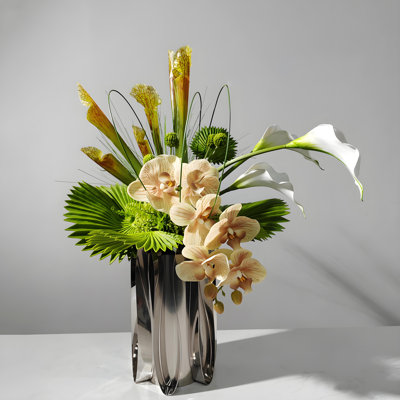 Ornements de fleurs simulées