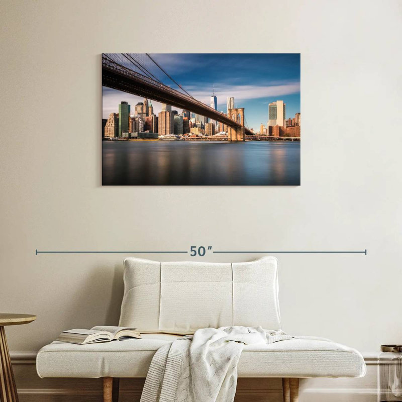 Vanna reliant le pont de Brooklyn