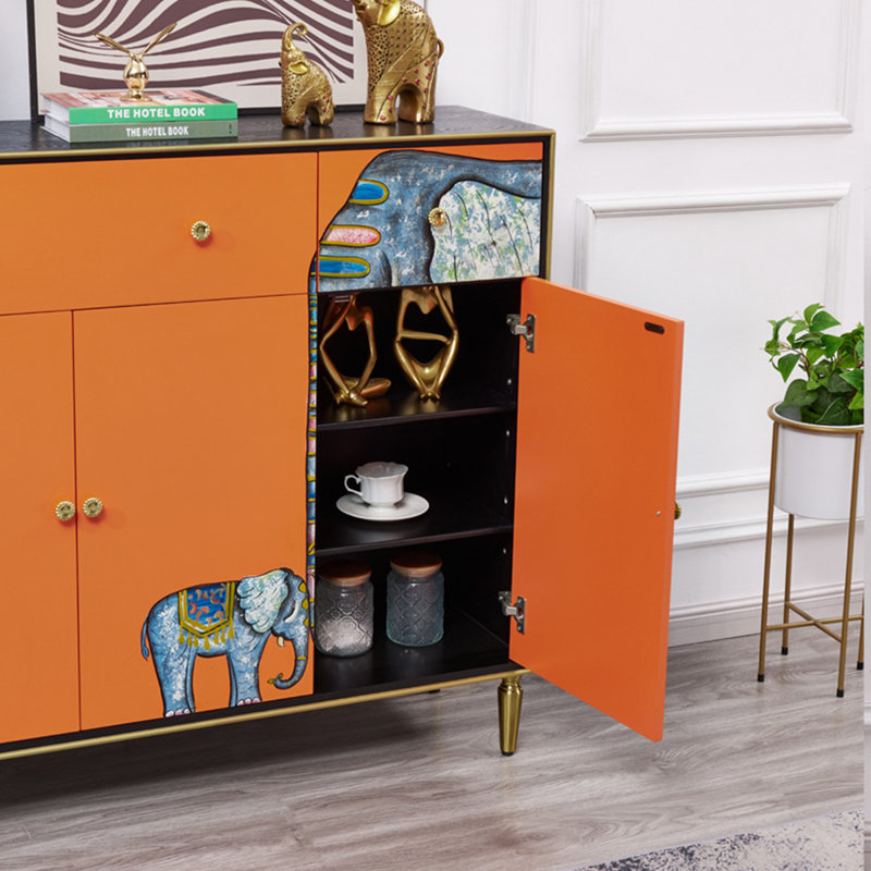 Armoire d'appoint peinte orange clair