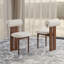 Ensemble de 4 chaises de salle à manger rembourrées - structure en bois de noyer, siège et dossier cylindriques en similicuir, aucun assemblage requis, chaises d'appoint contemporaines avec design à lattes ouvertes-223649513
