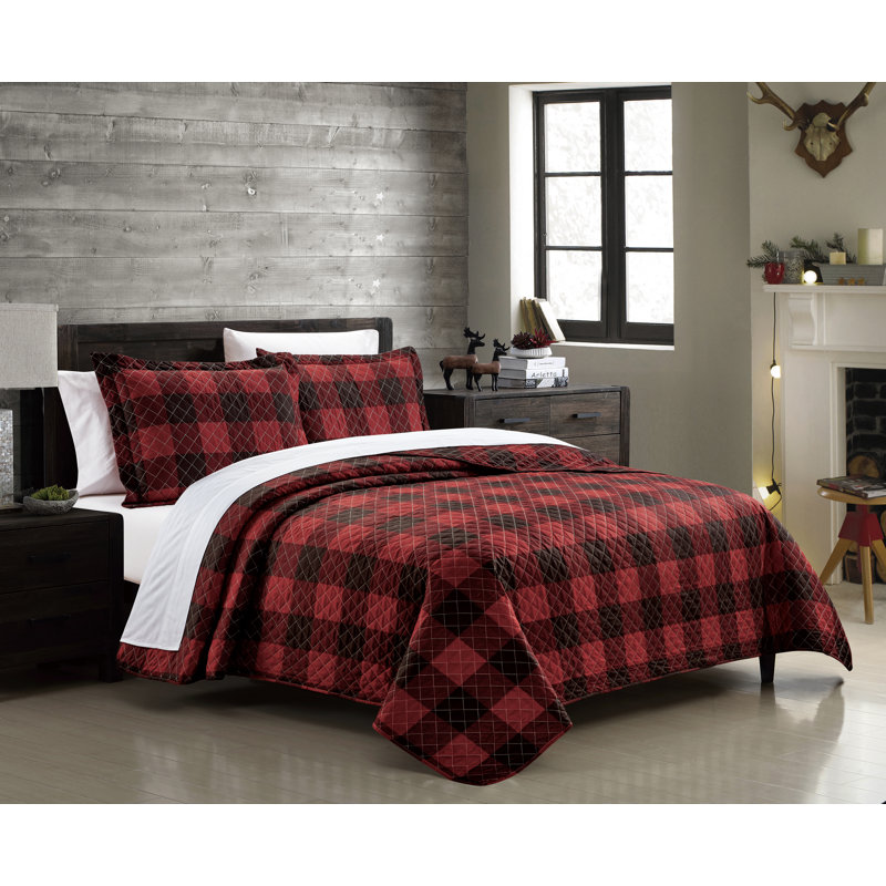 3-piece Black Bear Holiday Stitched Quilt Set, King Quilt + 2 Shams, Red Plaid