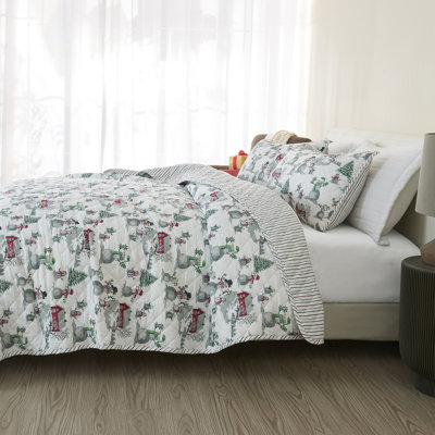 Winter-Themed Reversible Quilt Set with Shams