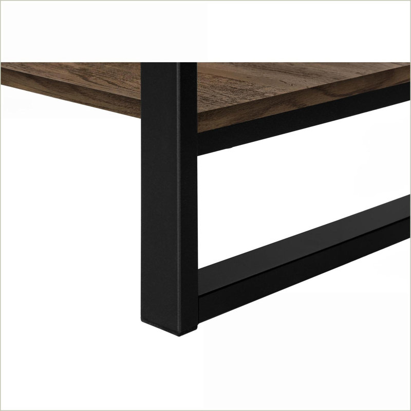 Table basse de style industriel en bois d'aspect bois avec tablette de rangement, pieds en métal noir stables pour le salon
