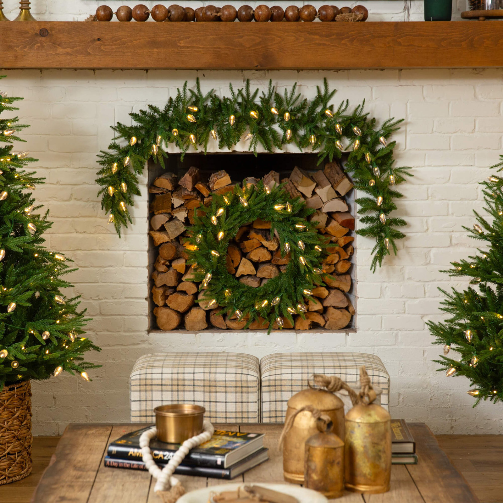 24In. Pre-Lit Artificial Luxembourg Pine Christmas Wreath With 35 Multicolored Traditional Bulb LED Lights
