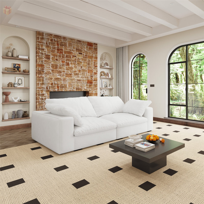 Luxueux canapé modulaire rembourré de plumes avec coussins amovibles et structure durable, parfait pour un confort et un style personnalisables.