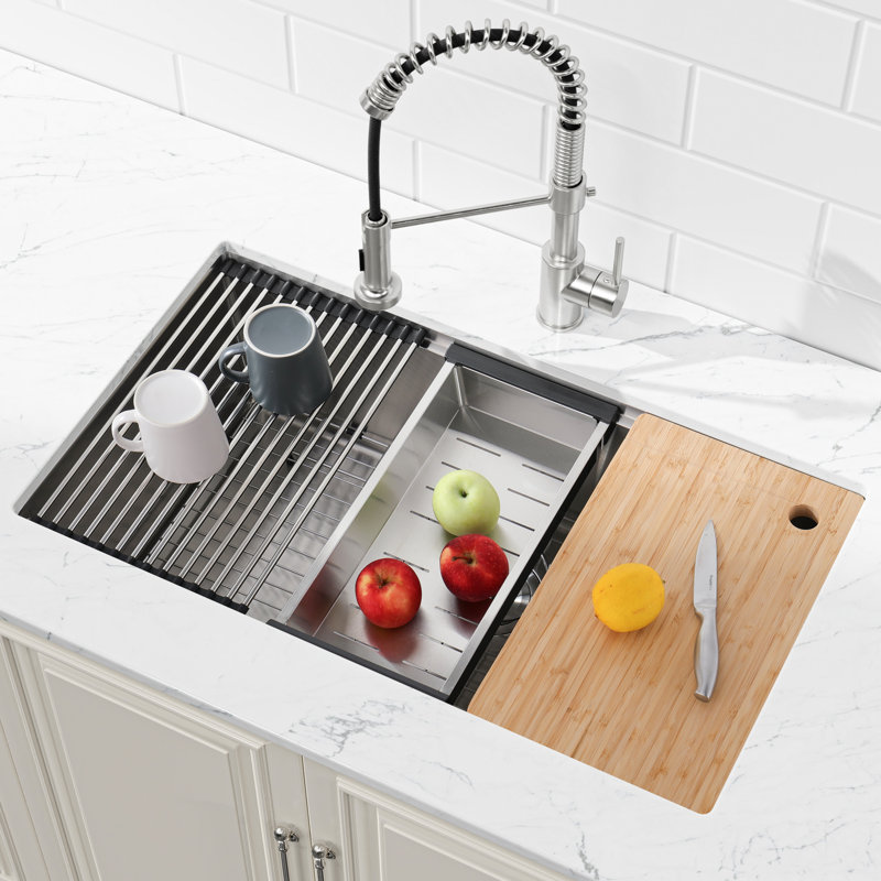 Évier de cuisine moderne 33 po x 19 po gris foncé en acier inoxydable avec système de drainage efficace 33 po x 19 po