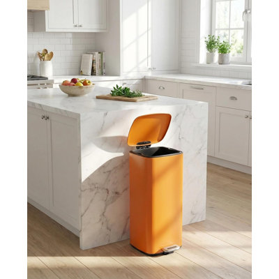 Poubelle à pédale en acier inoxydable peu encombrante - 8 gallons, couvercle à fermeture douce, seau intérieur amovible, résistant aux empreintes digitales, parfaite pour la cuisine, la salle de bain, le bureau, la lessive