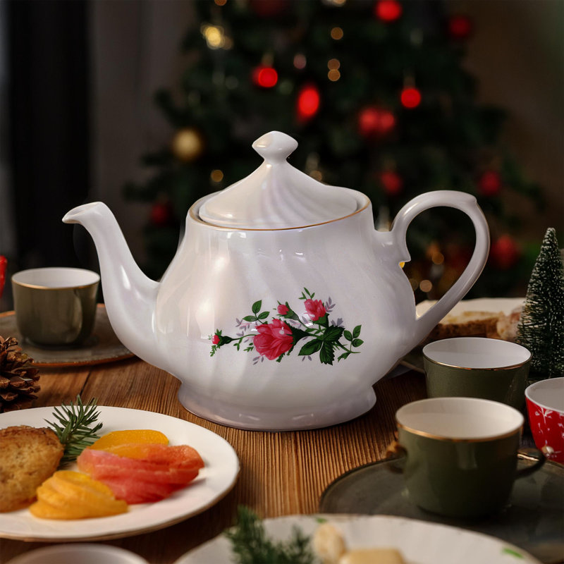 Théière en porcelaine 37 oz avec couvercle Rhona, accent floral et garniture or 24 carats Rhona