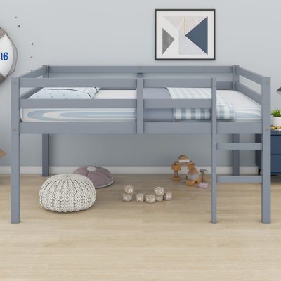 Lit mezzanine en bois avec échelle
