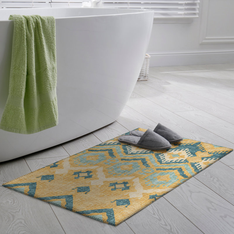 Tapis jaune / blanc / bleu tissé à la machine Hubbs, Rectangle 1 pi 8 po x 2 pi 6 po