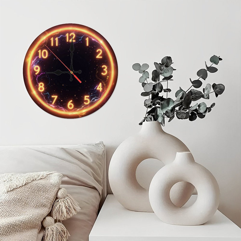 Horloge cosmique lumineuse avec foudre