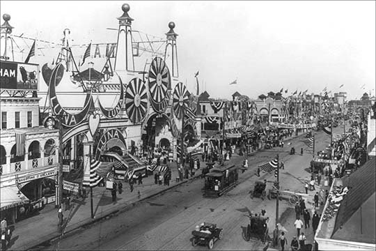«Luna Park and Surf Ave», reproduction de photo, H 28 po x l 42 po x P 1,5 po