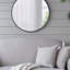 Miroir 30 po x 32 po de style classique avec forme ronde et cadre d'inspiration baroque pour la salle de bain, console de vestibule posée contre le mur-115297211